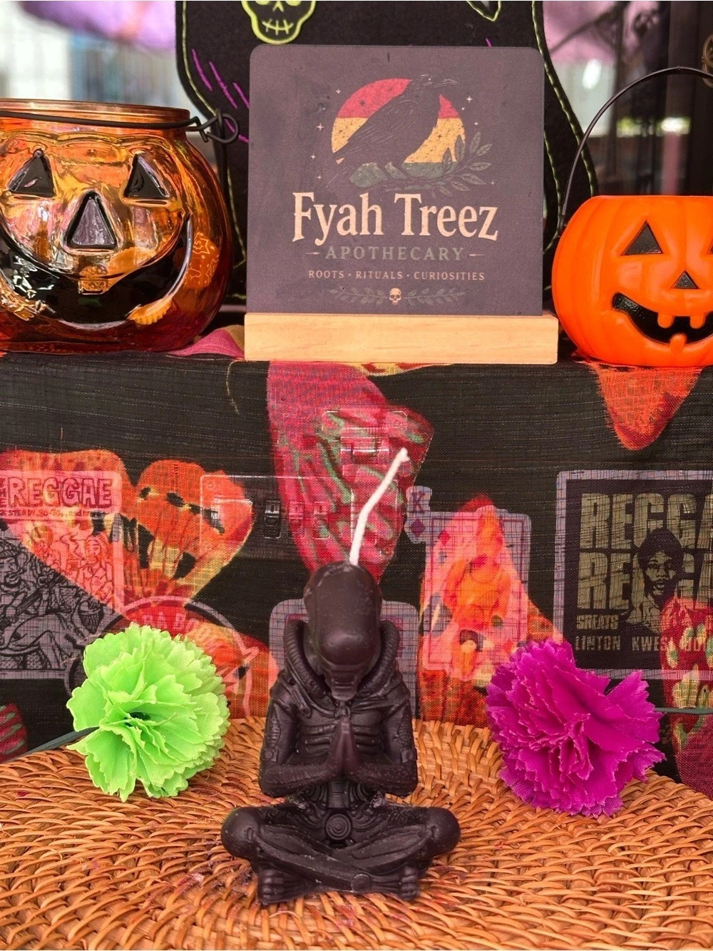 Alien Meditation Candle – Black Gothic Sci-Fi Figure